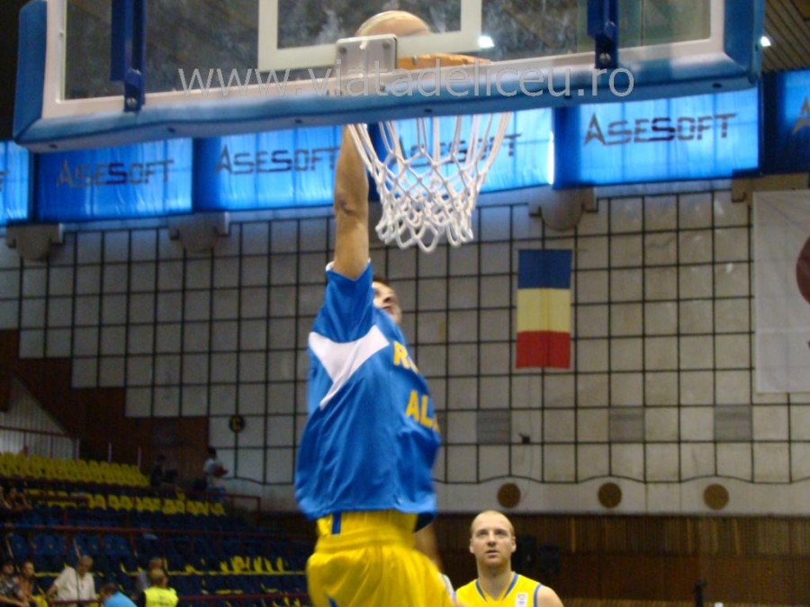 poze-romania-belarus-baschet-3