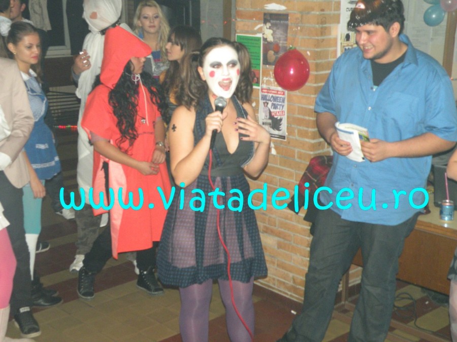 poze-de-la-petrecerea-de-halloween-facultatea-de-jurnalism-_06